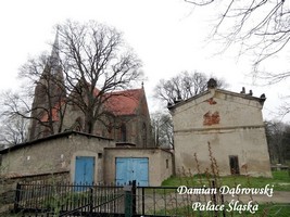 Widok bocznej strony mauzoleum